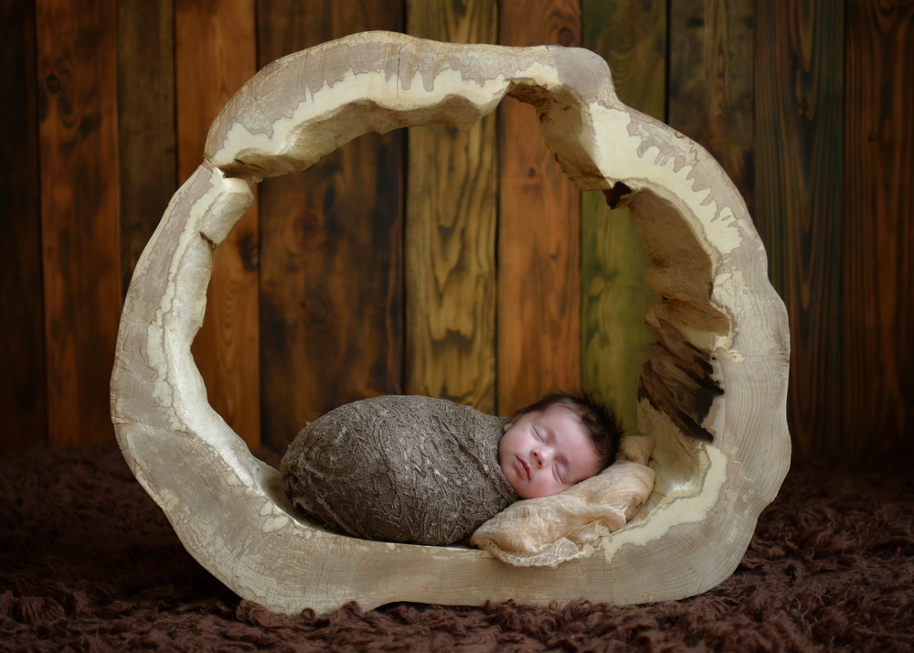 Fotograf Neugeborene Erfurt – Voigt Fotografie Ein friedlich schlafendes neugeborenes Baby beim Baby-Fotoshooting in Erfurt