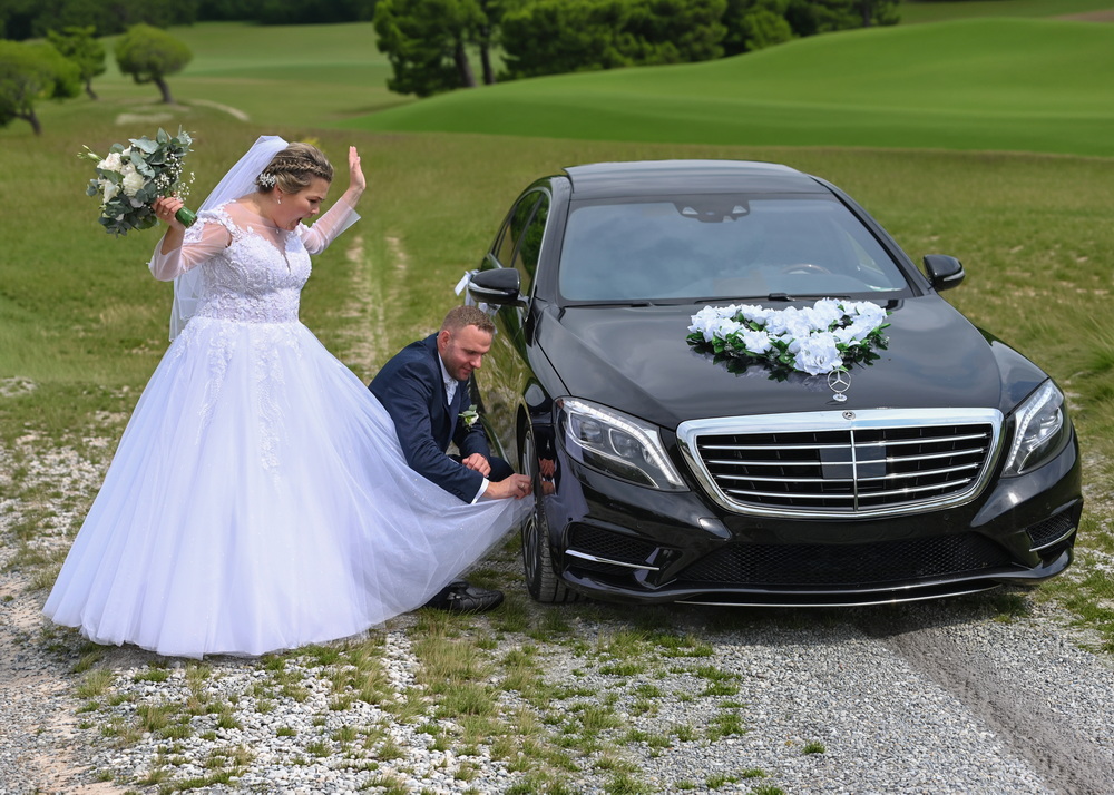 Ein Brautpaar fühlt sein wahres Glück, aufgenommen von Michael Voigt Fotografie in Erfurt