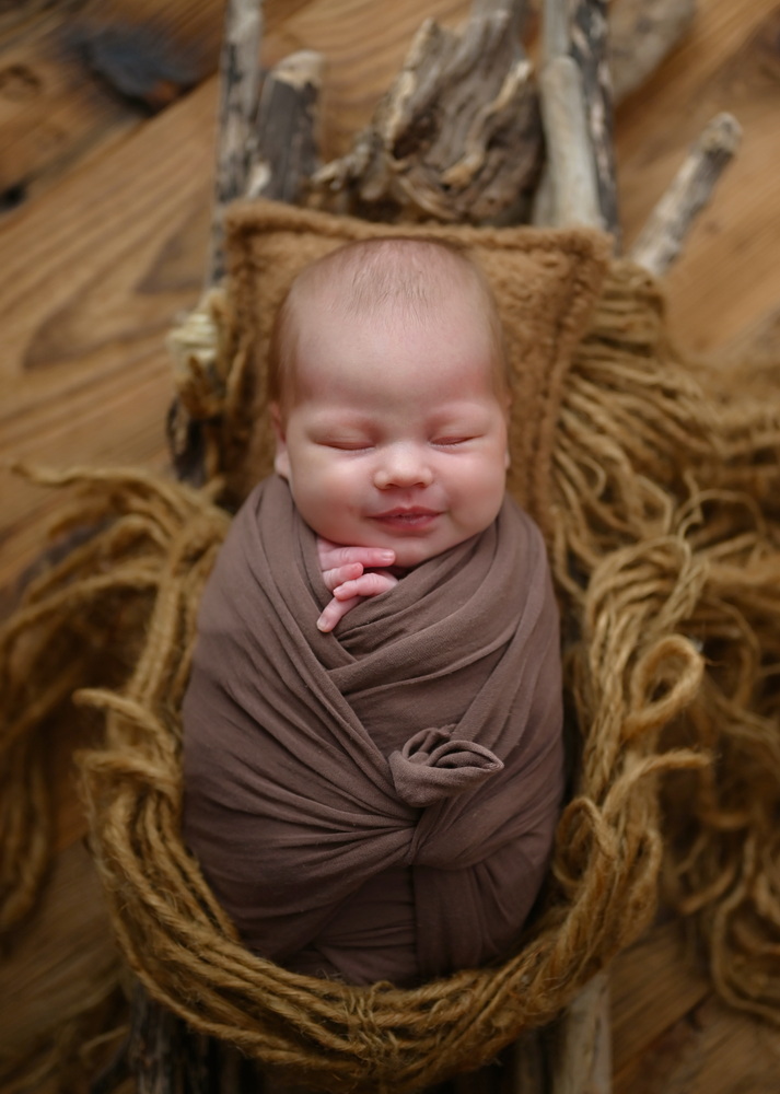 Fotograf Neugeborene Erfurt – Voigt Fotografie Ein friedlich schlafendes neugeborenes Baby beim Baby-Fotoshooting in Erfurt