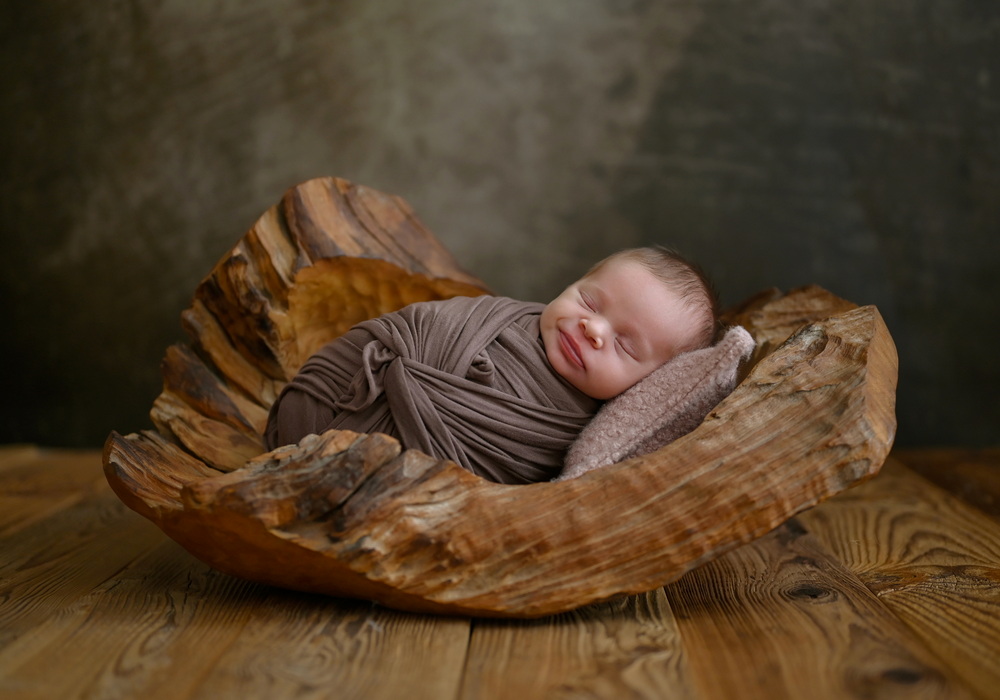 Fotograf Neugeborene Erfurt – Voigt Fotografie Ein friedlich schlafendes neugeborenes Baby beim Baby-Fotoshooting in Erfurt