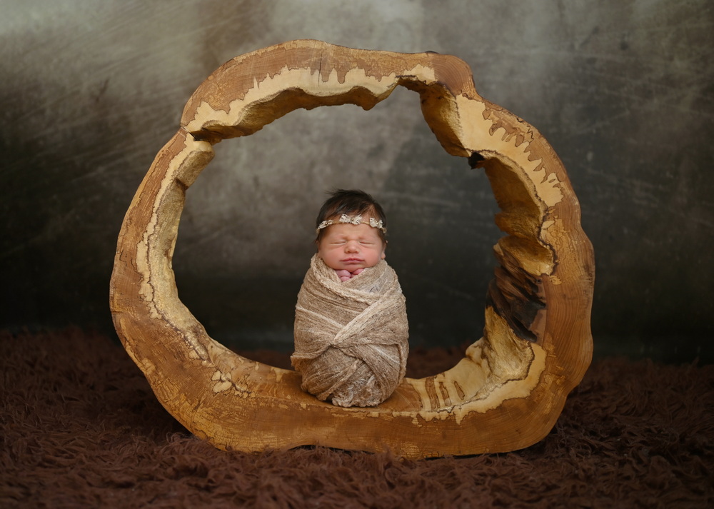 Fotograf Neugeborene Erfurt – Voigt Fotografie Ein friedlich schlafendes neugeborenes Baby beim Baby-Fotoshooting in Erfurt