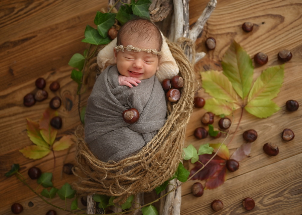 Fotograf Neugeborene Erfurt – Voigt Fotografie Ein friedlich schlafendes neugeborenes Baby beim Baby-Fotoshooting in Erfurt