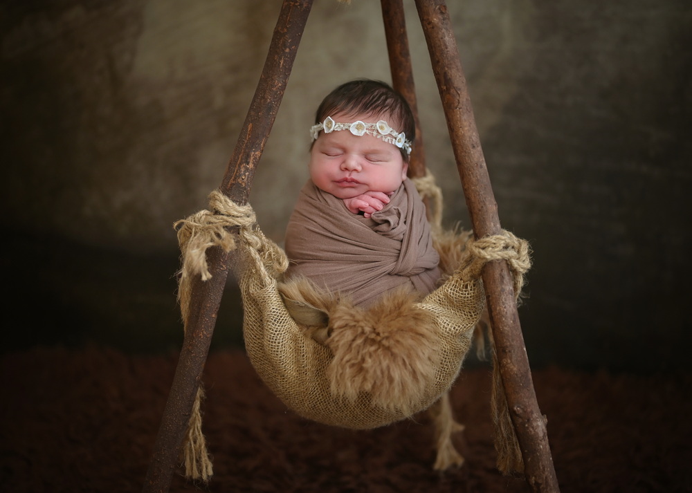 Fotograf Neugeborene Erfurt – Voigt Fotografie Ein friedlich schlafendes neugeborenes Baby beim Baby-Fotoshooting in Erfurt