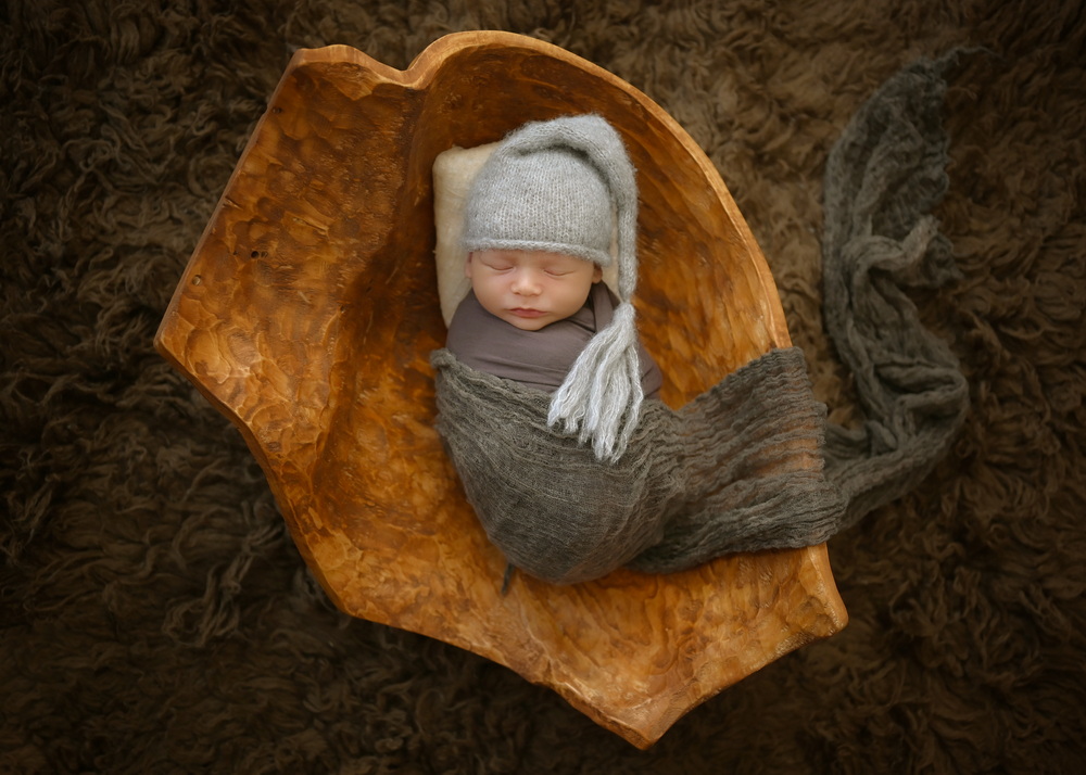 Fotograf Neugeborene Erfurt – Voigt Fotografie Ein friedlich schlafendes neugeborenes Baby beim Baby-Fotoshooting in Erfurt